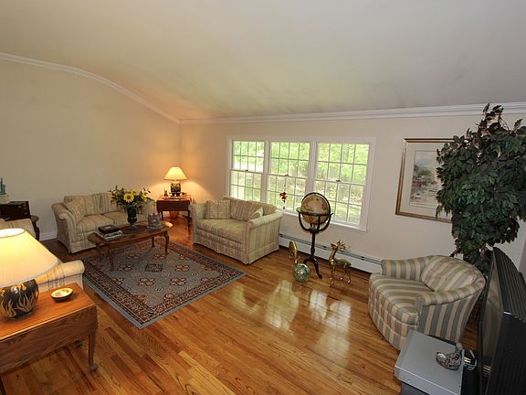4th image of 2385 Bunny Ln