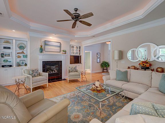 3rd image of 1027 Leesburg Drive