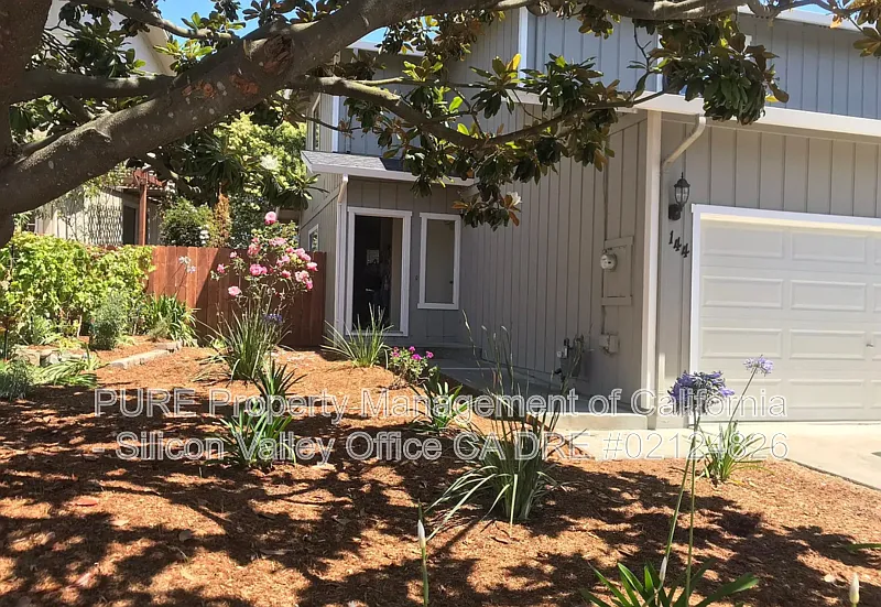 3 bed, 2.0 bath, 1326 sqft, $3,700 — Photo 2