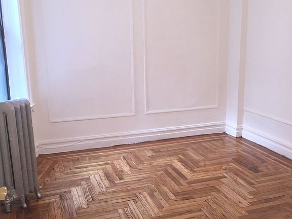 4th image of 944 42nd St APT C10