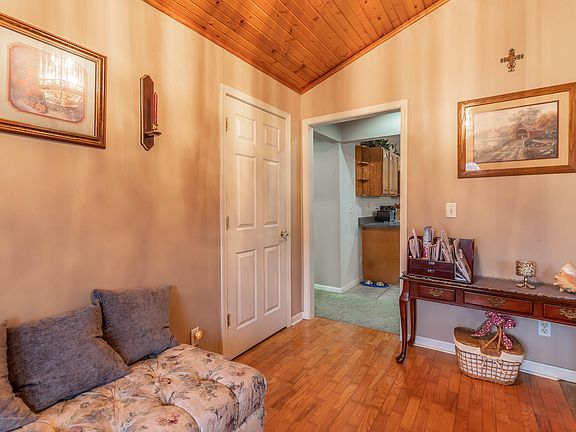 5th image of 15950 Little Lake Dr