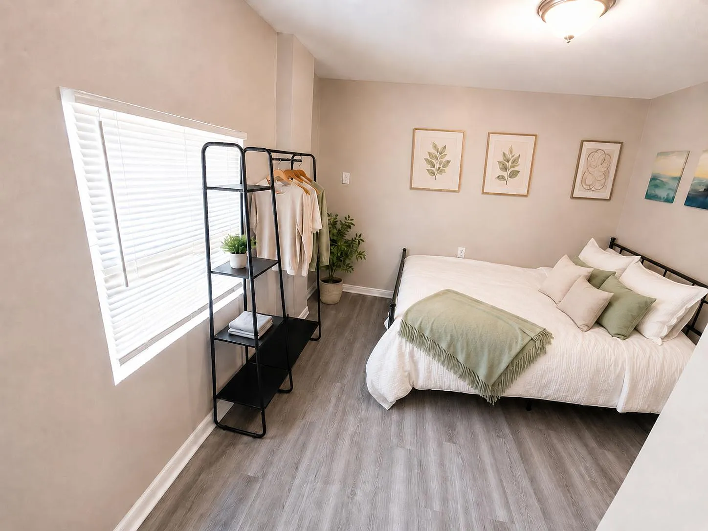 4 bed, 4.0 bath, 2144 sqft, $546 — Photo 1