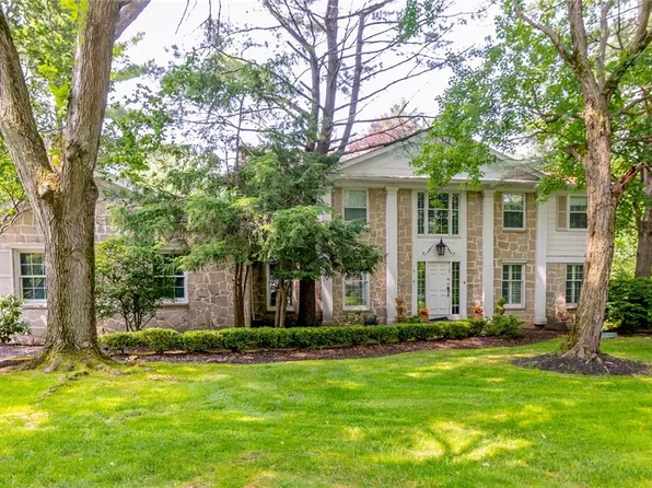 28051 Cambridge Ln, Pepper Pike, OH 44124