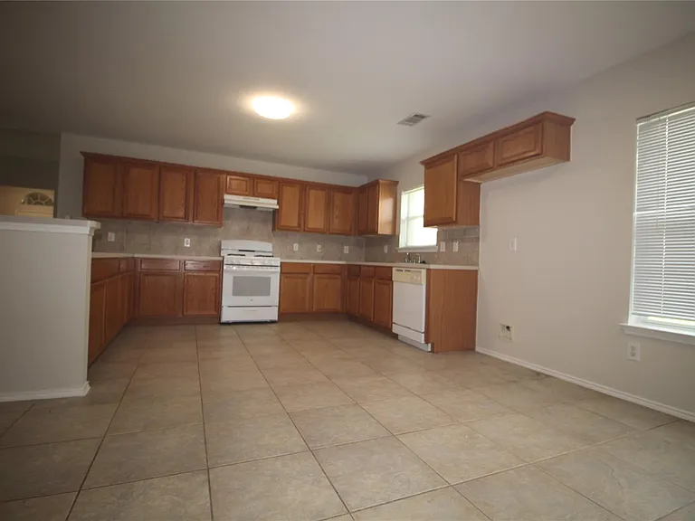 18122 Cypress Valley Ln — Photo 6