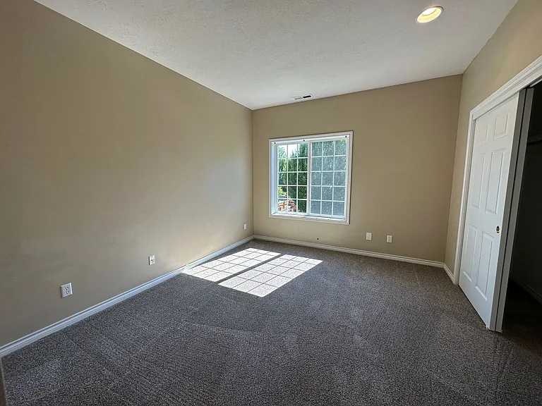 483 Yellowstone Dr S — Photo 17