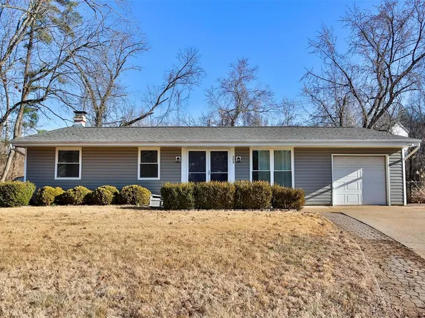 504 Clarington Dr, Ballwin, MO 63011