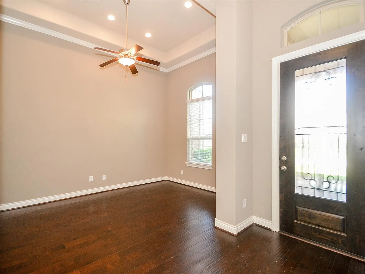 4 bed, 3.5 bath, 3062 sqft, $4,000 — Photo 3