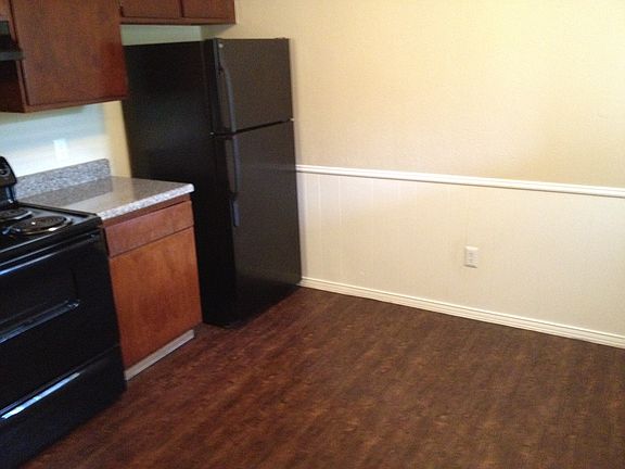 5th image of 1401 Tennis Dr