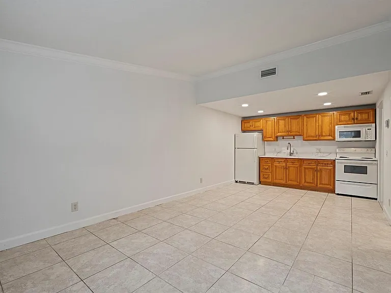 7110 Southgate Blvd — Photo 8