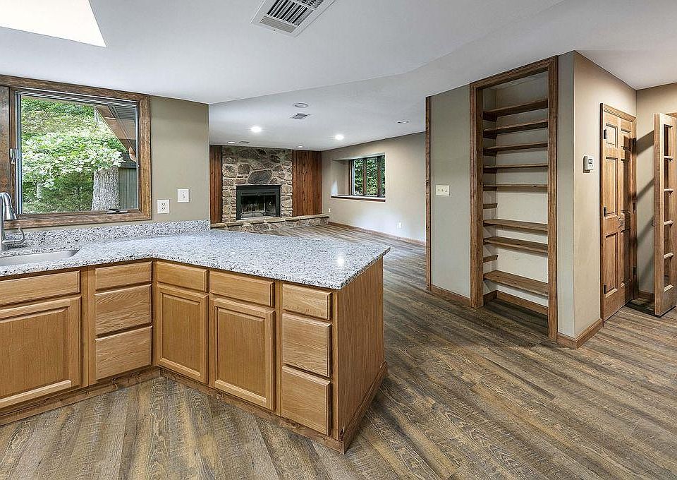 1st image of 328 Fallen Oak Cir