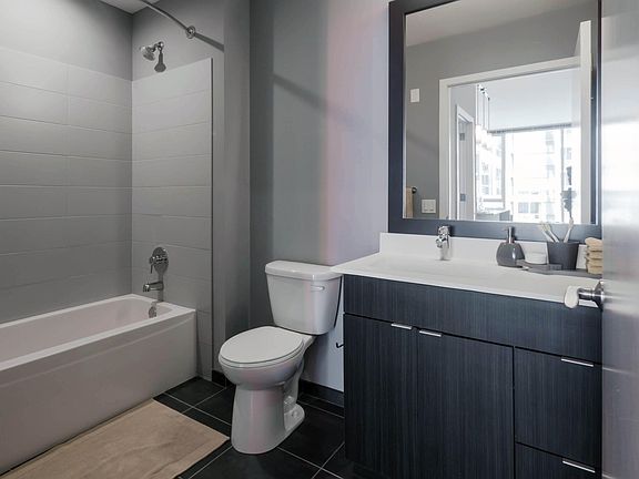2nd image of 1021 S Clark St #1305