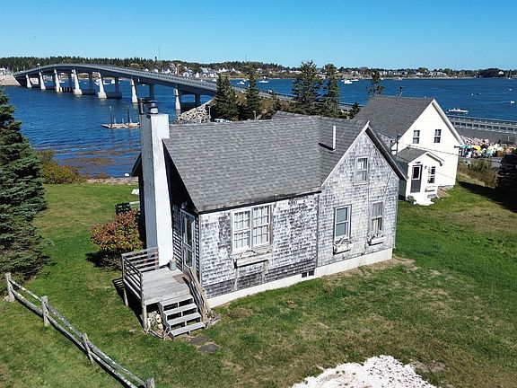 2nd image of 33 Barney Cove Road