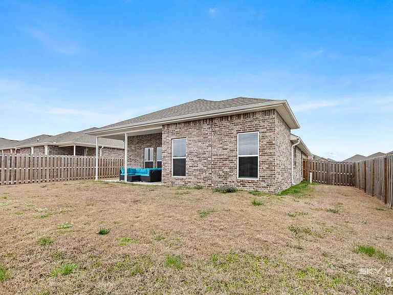 6102 Hoover St — Photo 12
