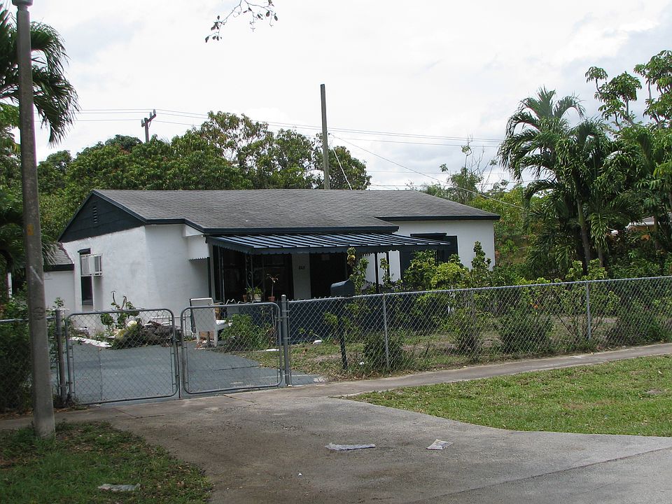 2nd image of 825 NW 126th St