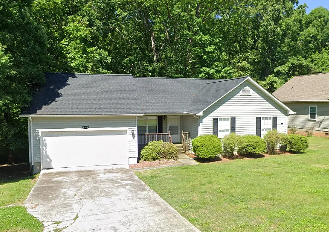 3 bed, 1142 sqft, $1,650 — Photo 1