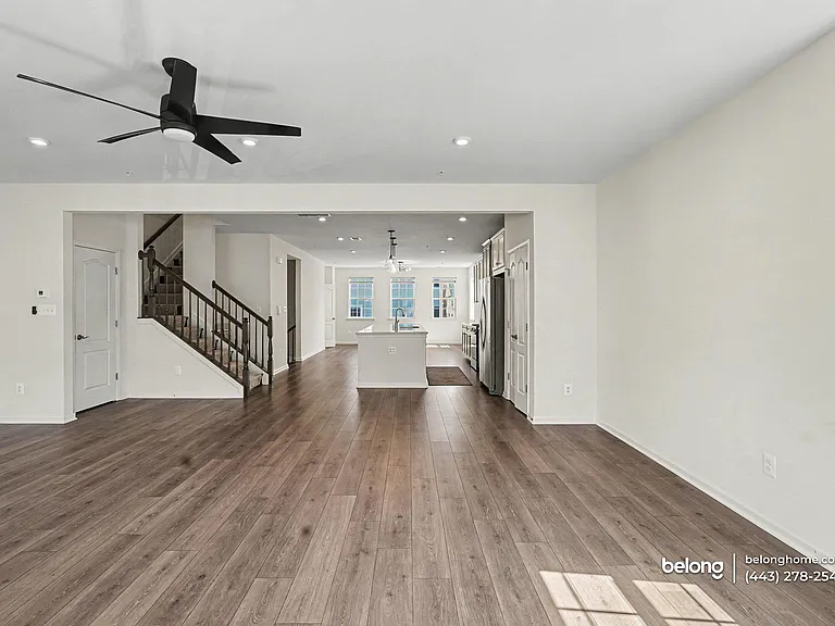 4521 Reaney Ln — Photo 4