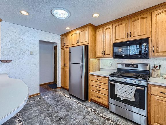 5th image of 8100 Douglas Ct N