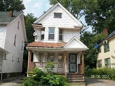14721 Strathmore Ave photo 1