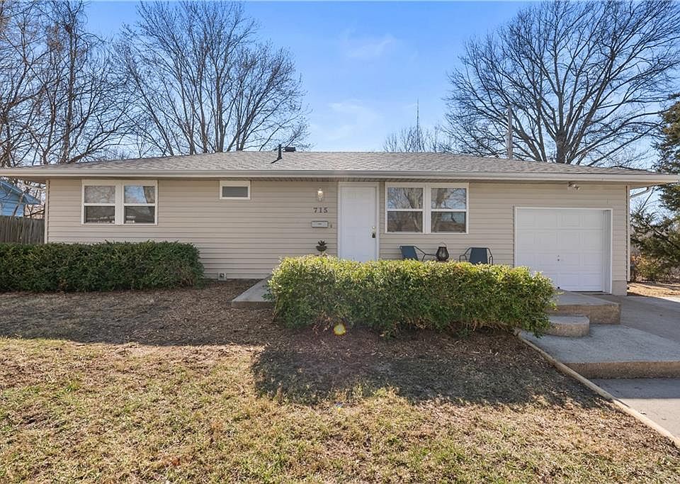 1st image of 715 SW 7th St