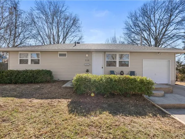 715 SW 7th St, Lees Summit, MO 64081