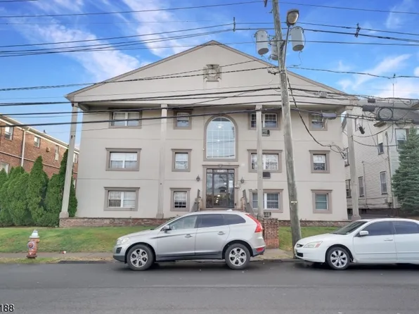 826 W Grand St #1F, Elizabeth City, NJ 07202