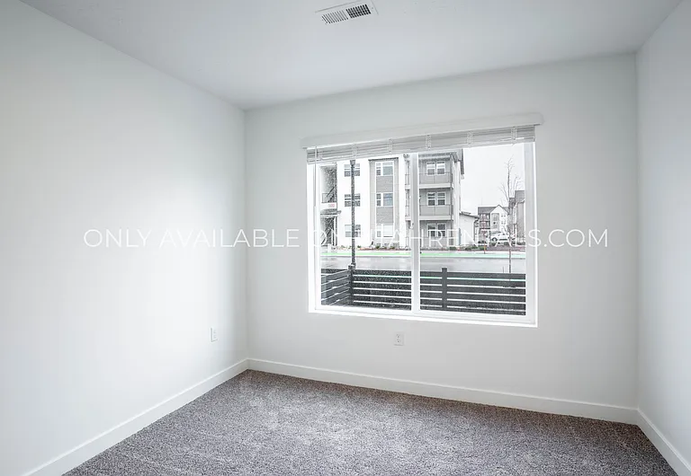 333 S 1110 W — Photo 5
