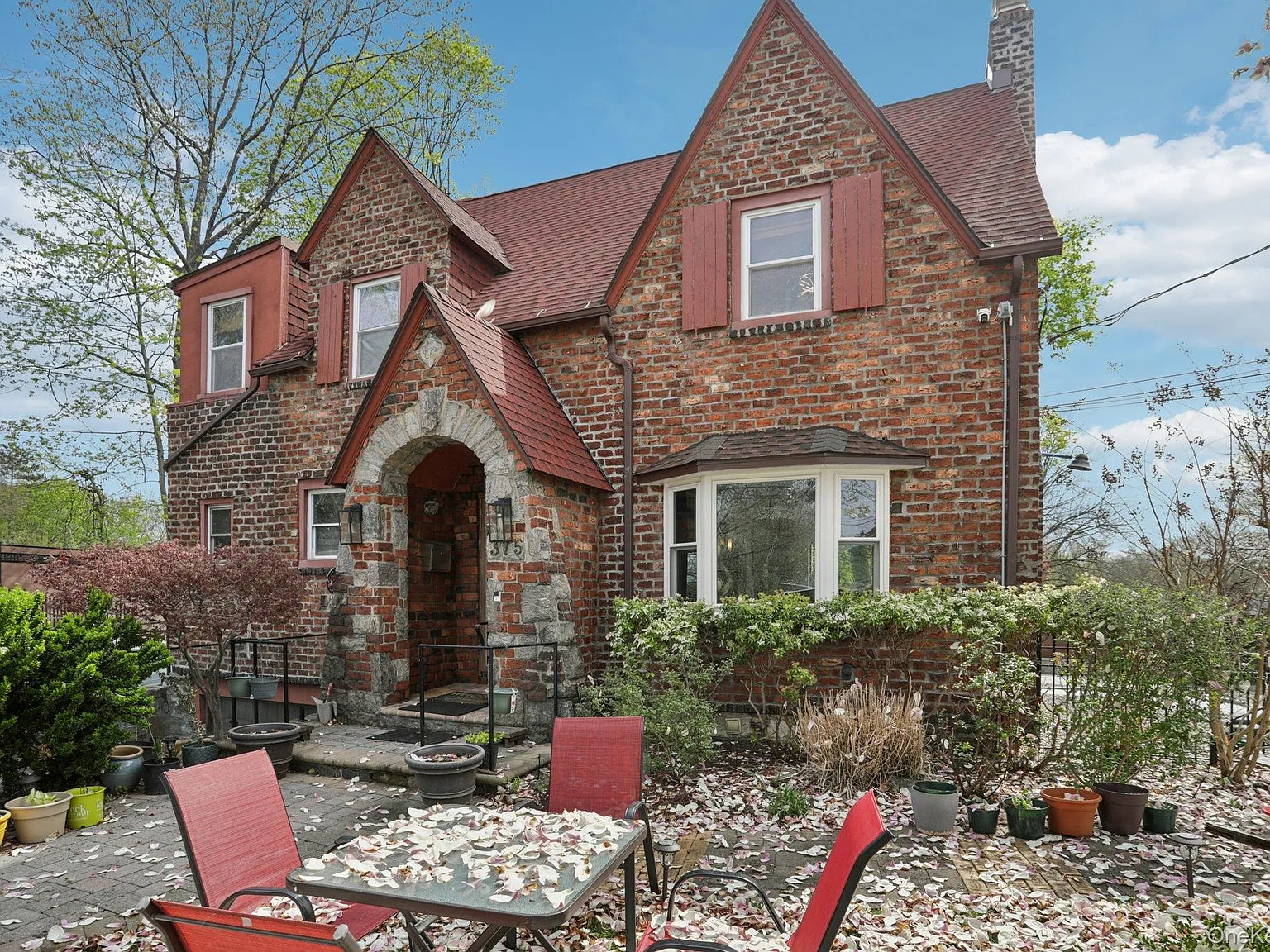 3 bed, 5.0 bath, 1975 sqft, $10,000 — Photo 2