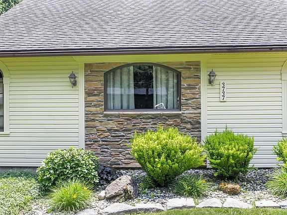 2nd image of 3737 Shorewood Rd