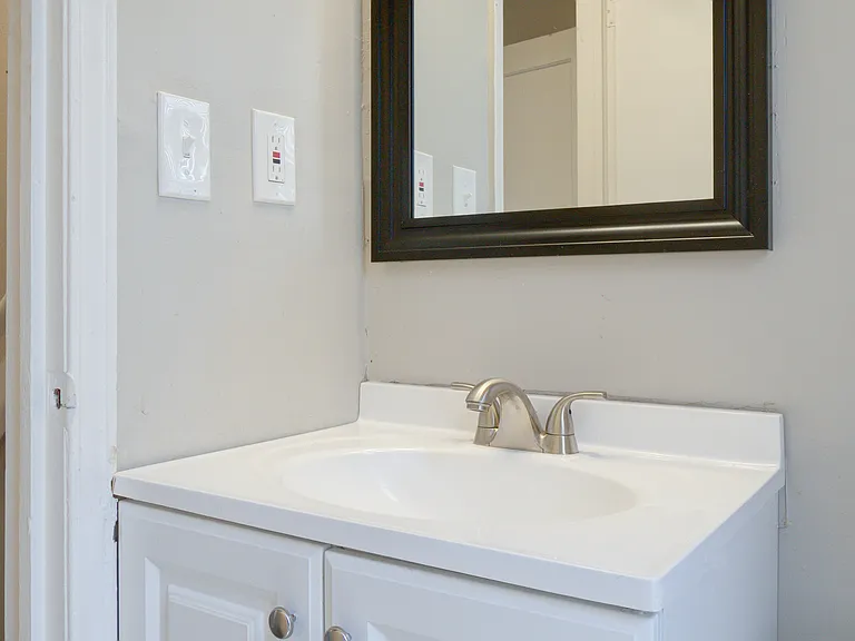 1209 Memorial Dr SE — Photo 16