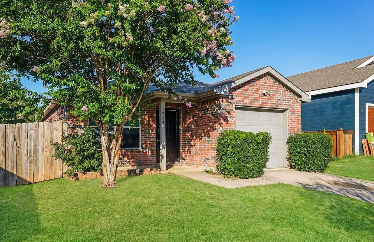 724 River Hill Ln — Photo 2