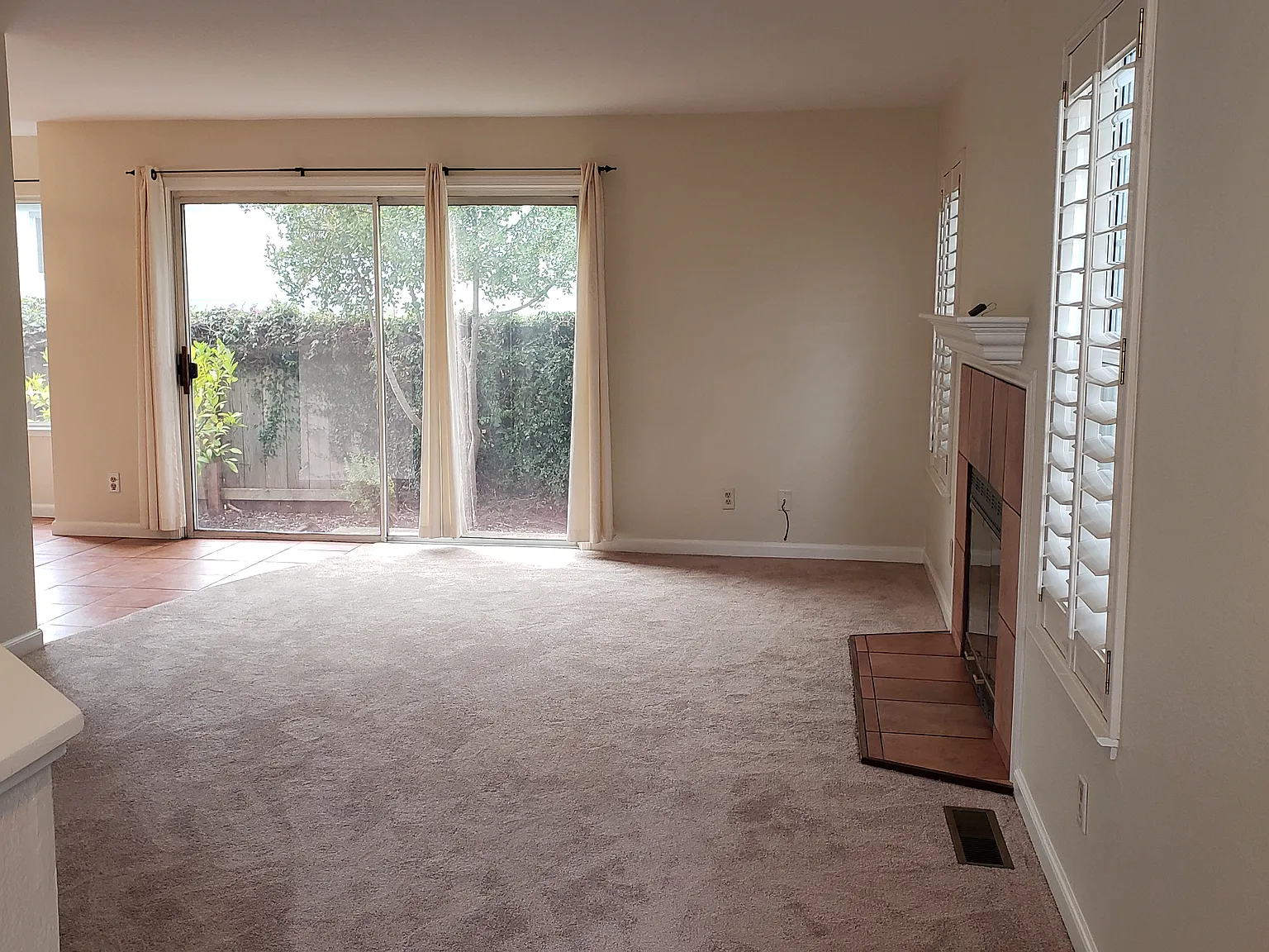 3 bed, 2.5 bath, 1500 sqft, $2,050 — Photo 3