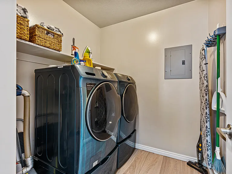 233 N Erastus Dr — Photo 28