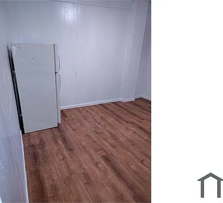 2318 E York St — Photo 2