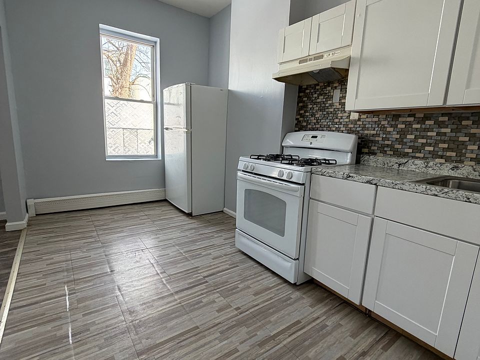 1st image of 124 Wilkinson Ave #2