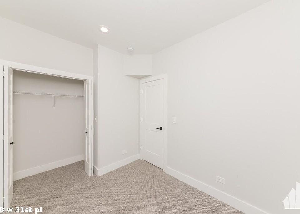 1st image of 928 W 31st Pl #517