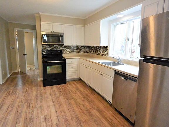 2nd image of 81 River St