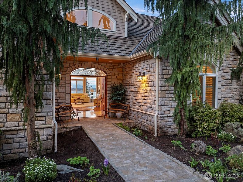 2nd image of 5464 Puffin Place