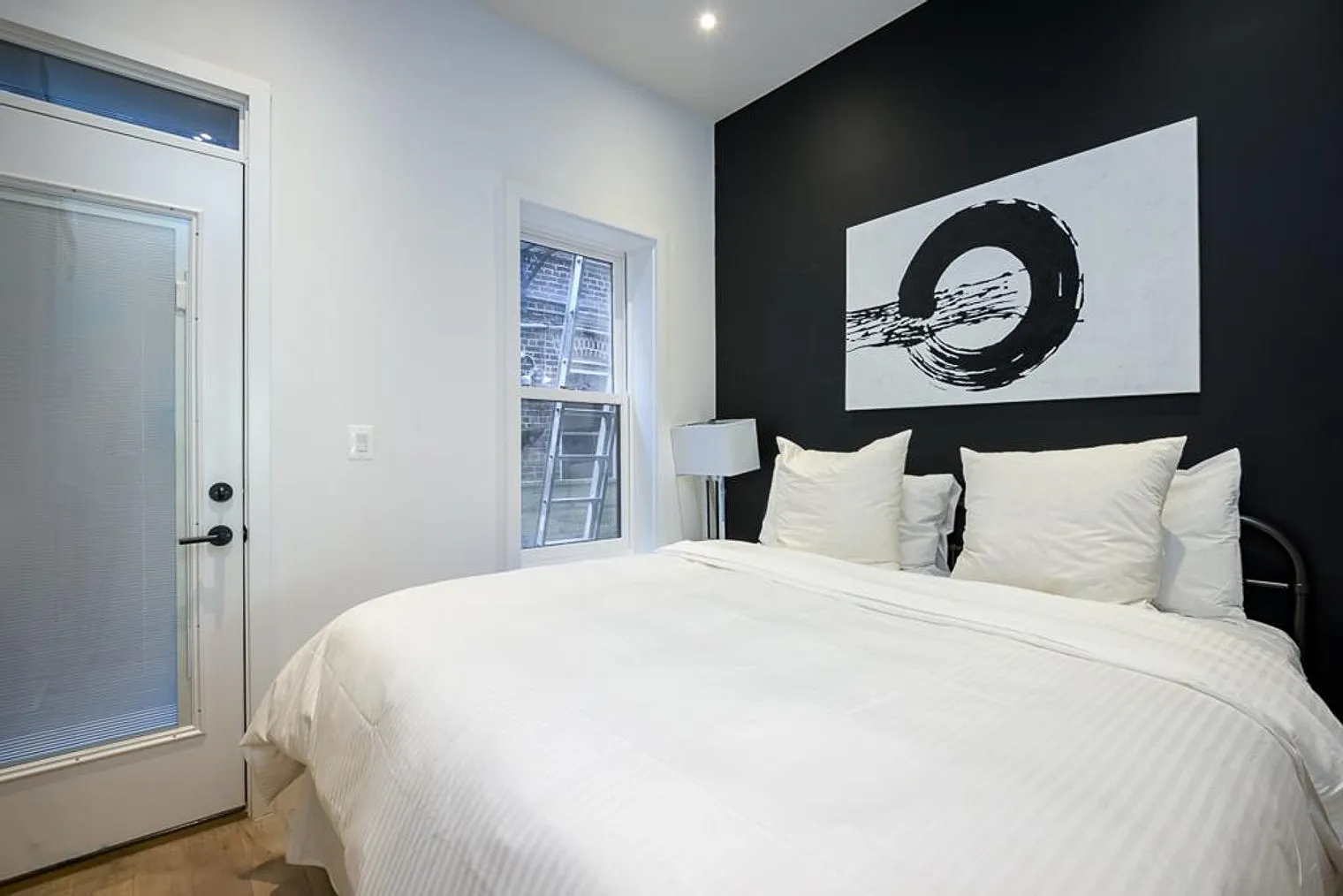 2 bed, 1.0 bath, 904 sqft, $3,968 — Photo 3