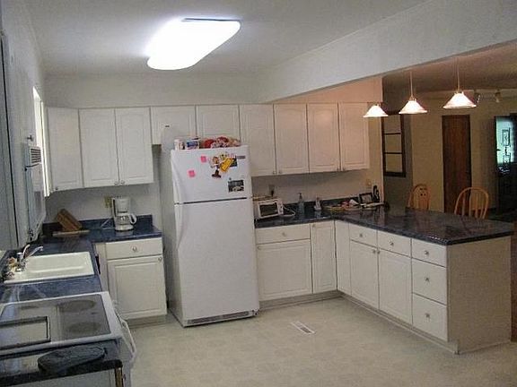 4th image of 800 S Taylor Dr
