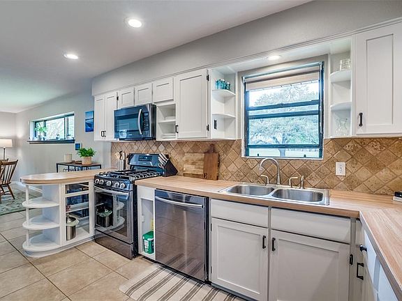 5th image of 2506 Materhorn Dr