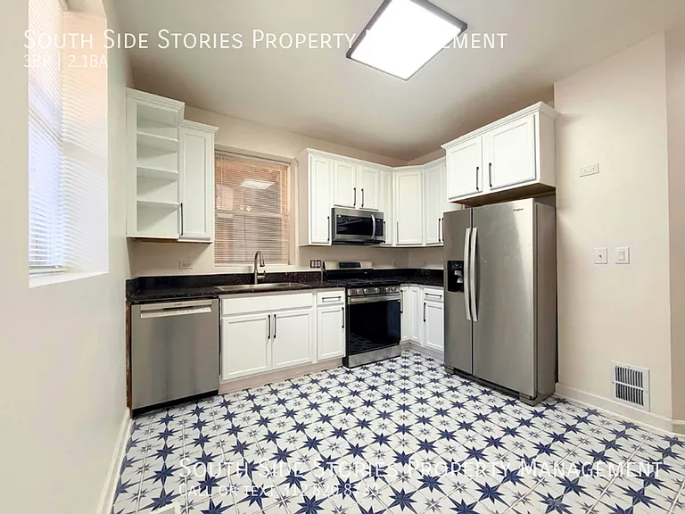 124 E 49th St #105 — Photo 5