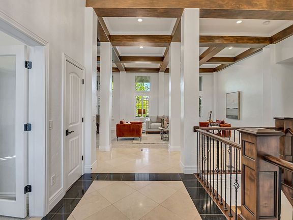4th image of 62 S Country Spring Cir