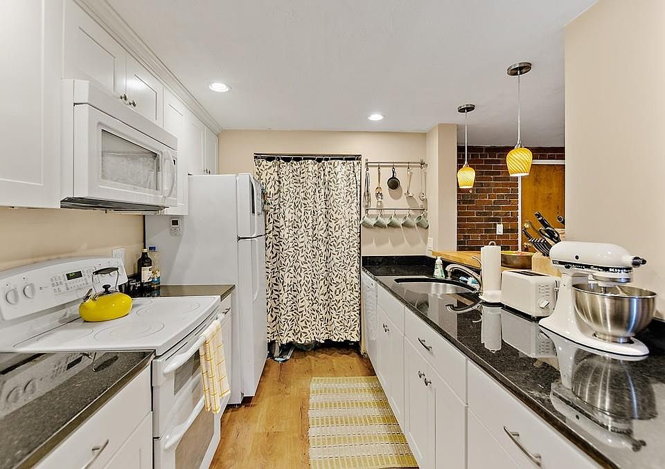 1st image of 46 Greentree Ln APT 29