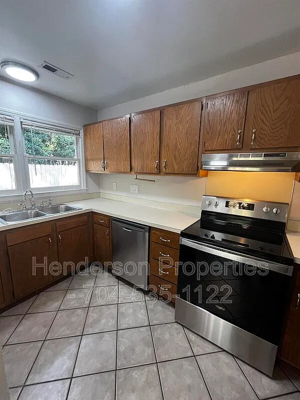 3 bed, 2.0 bath, $1,899 — Photo 2