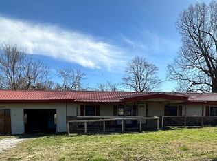 9110 Old Madisonville Rd, Hopkinsville, KY 42240