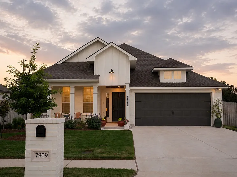 7909 Townsend Dr — Photo 1