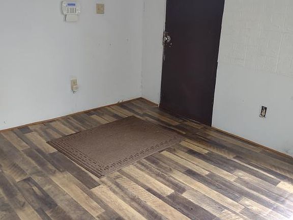 5th image of 92 Watson Blvd