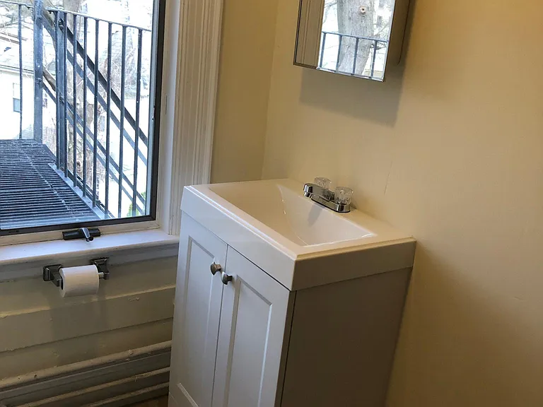 149 Strathmore Rd #10 — Photo 17
