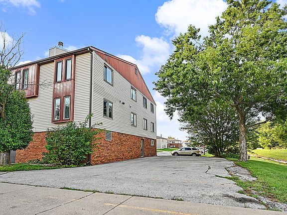 2nd image of 2802 E Lincoln St APT 2C