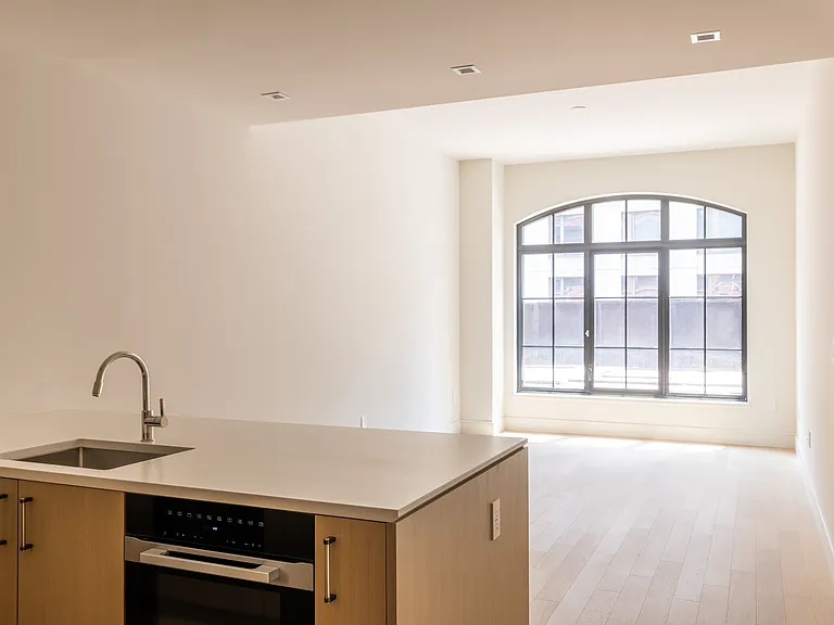 201 E 23rd St #3C — Photo 6
